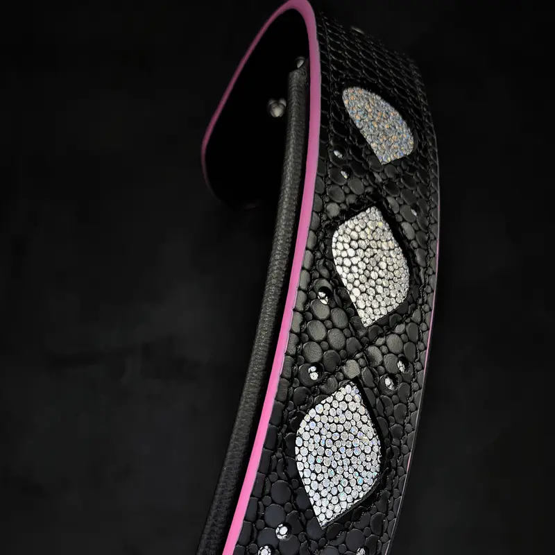 The "Ariel" collar